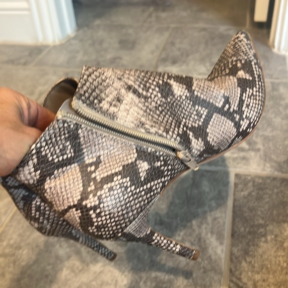 EUC Fergalicious animal print booties size 8 - Picture 5 of 5